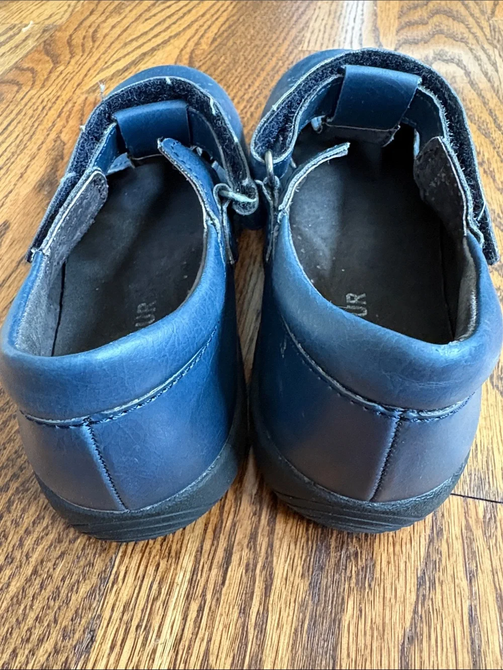 L'Amour girls navy blue with cutout pattern t-strap Mary Jane shoes, size 11.